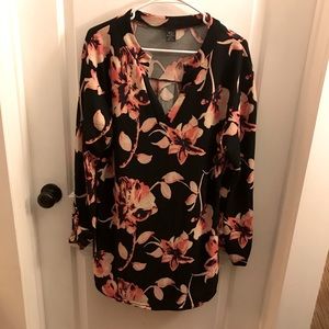 Win Win Floral Pattern Button Sleeve Tunic ~ Size L - XL